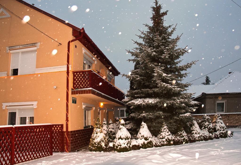 Margaret Apartman Egerszalók Buitenkant foto