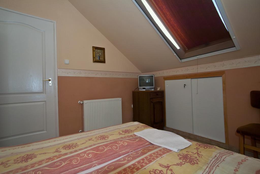 Margaret Apartman Egerszalók Kamer foto